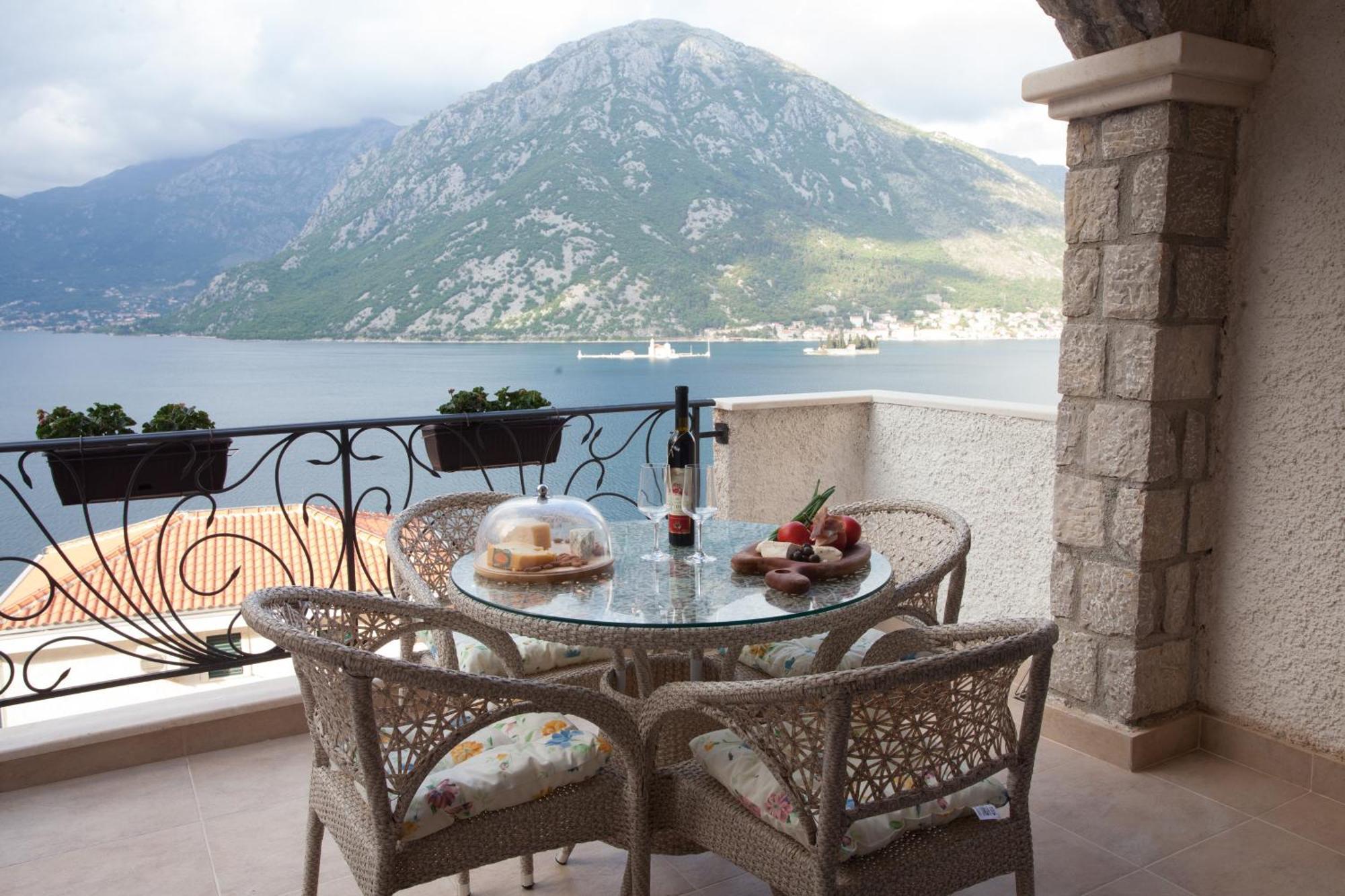 Boka Gardens Seaside Resort Kotor Bagian luar foto