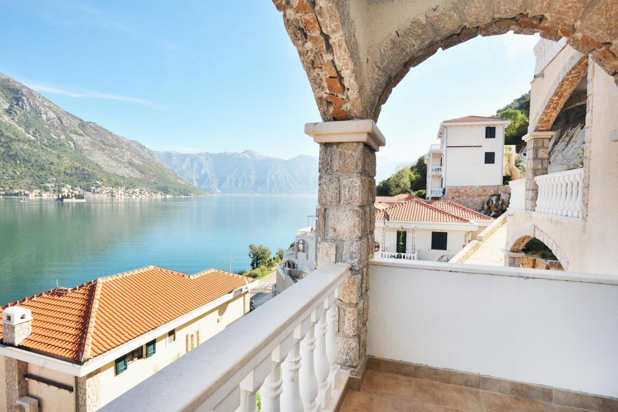 Boka Gardens Seaside Resort Kotor Bagian luar foto